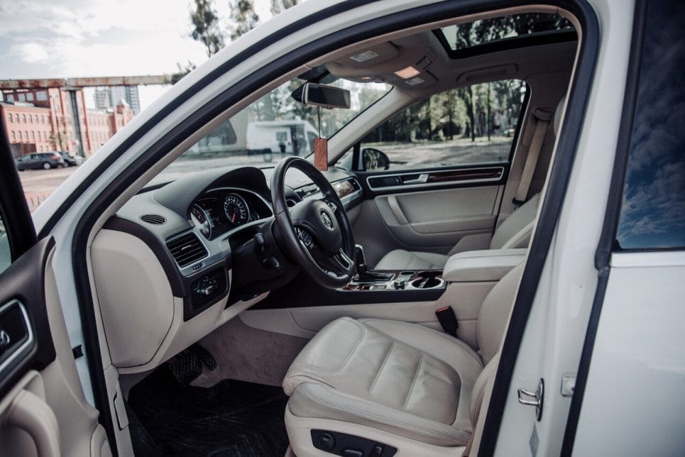 Volkswagen Touareg 3.6L - wypożyczalnia samochodów Gdańsk