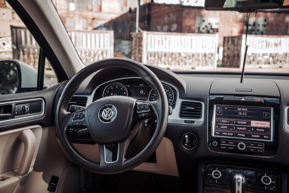 Volkswagen Touareg 3.6L - wypożyczalnia samochodów Gdańsk