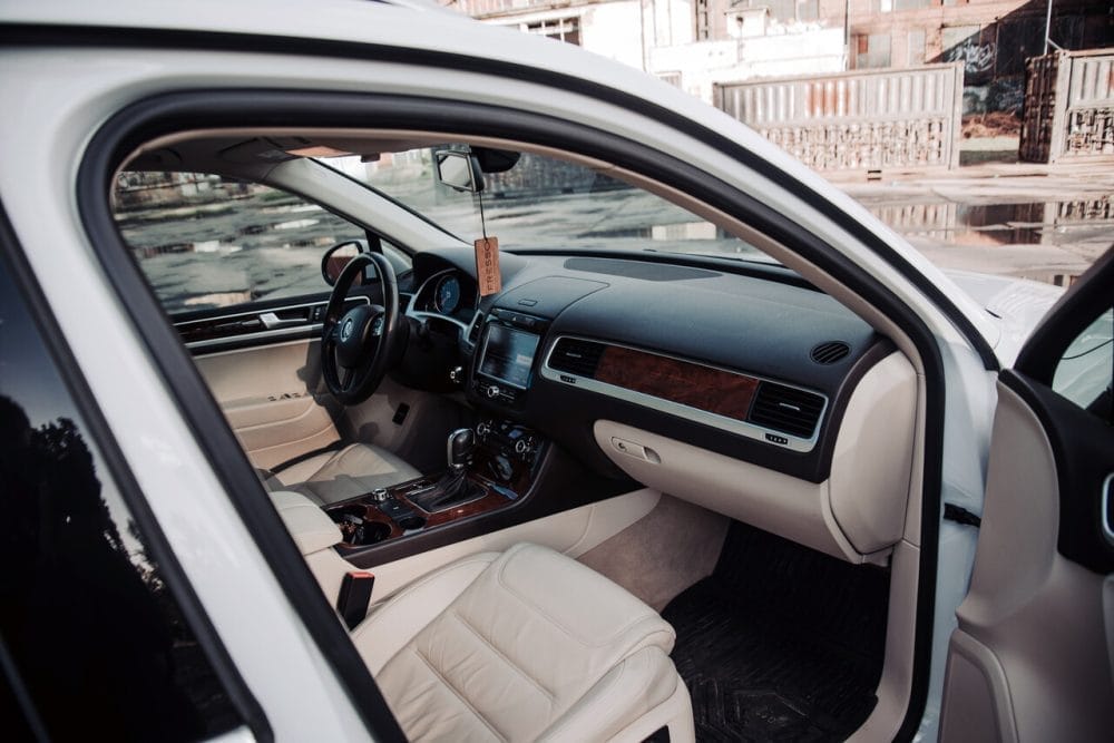 Volkswagen Touareg 3.6L - wypożyczalnia samochodów Gdańsk