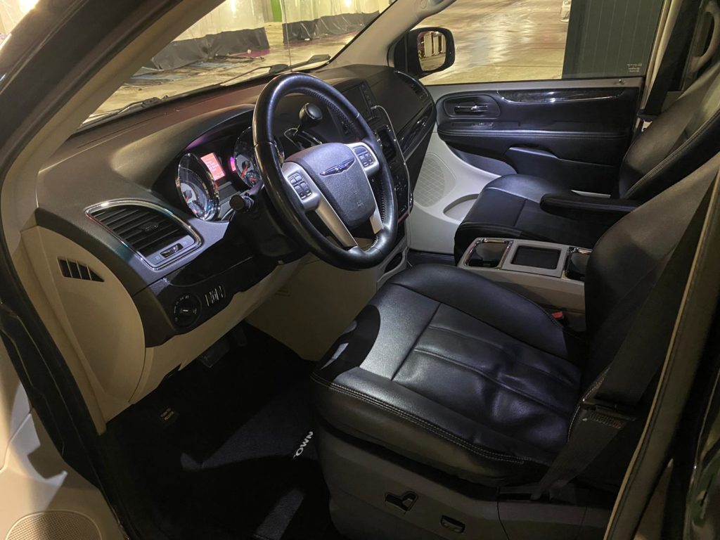 Chrysler Town Country wypożyczalnia samochodow Mestenza