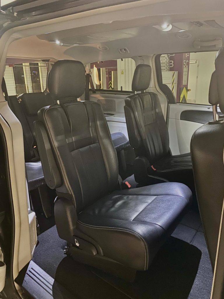 Chrysler Town Country wypożyczalnia samochodow Mestenza