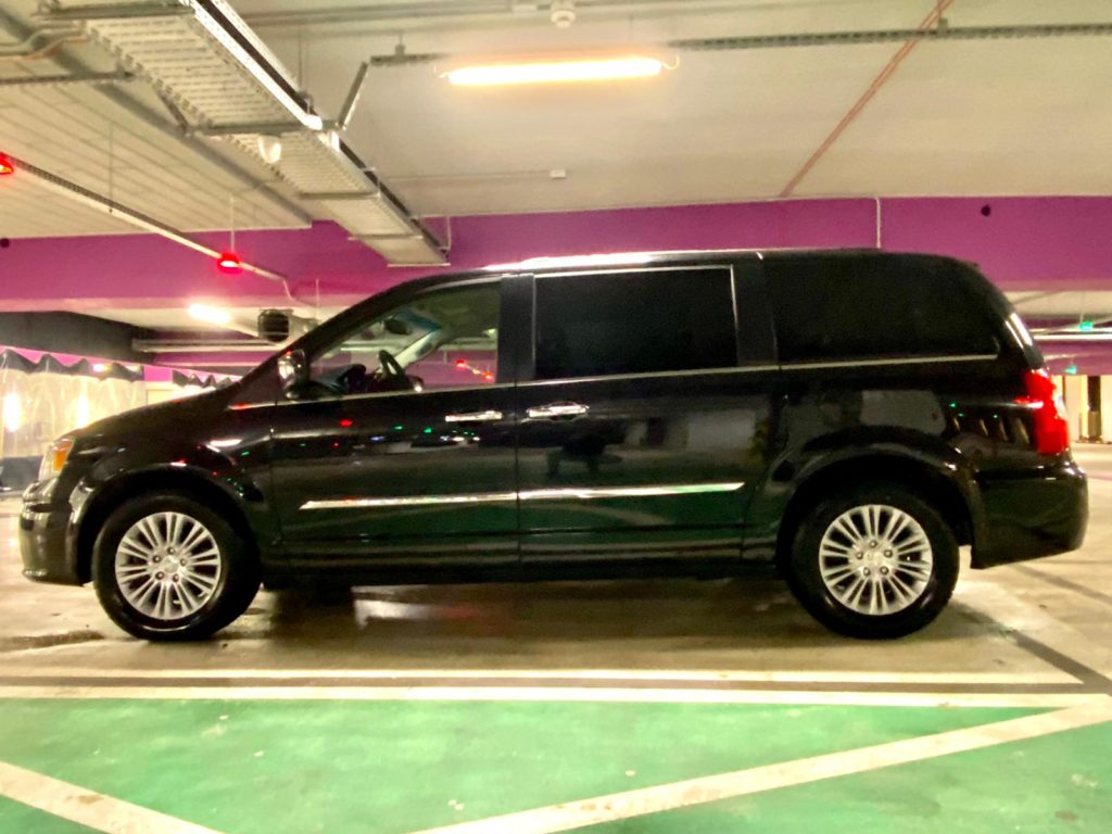 Chrysler Town Country wypożyczalnia samochodow Mestenza