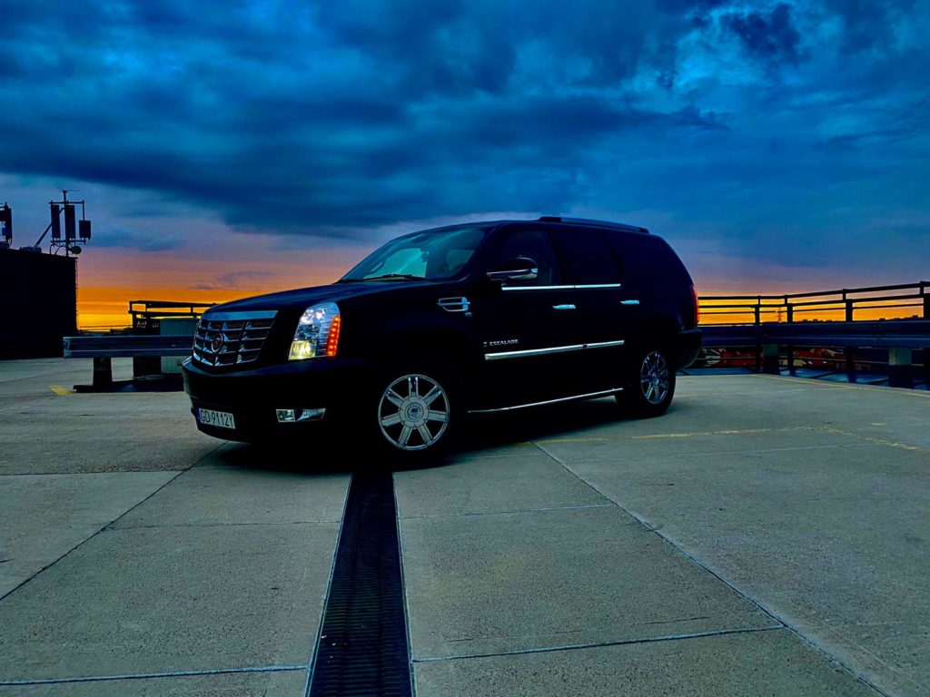 Cadillac Escalade wypożyczalnia samochodów luksusowych Mestenza Trójmiasto Rafał Grzebin