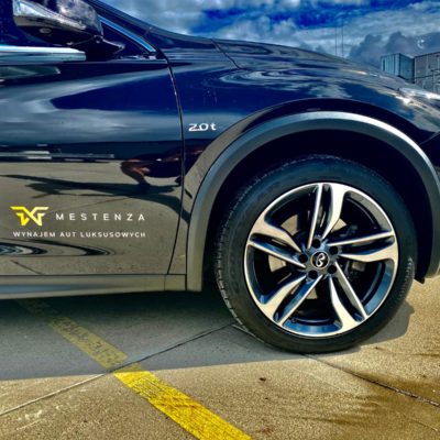 Infiniti QX30 Luxe Tech Wypożyczalnia samochodów luksusowych Mestenza Trójmiasto Rafał Grzebin