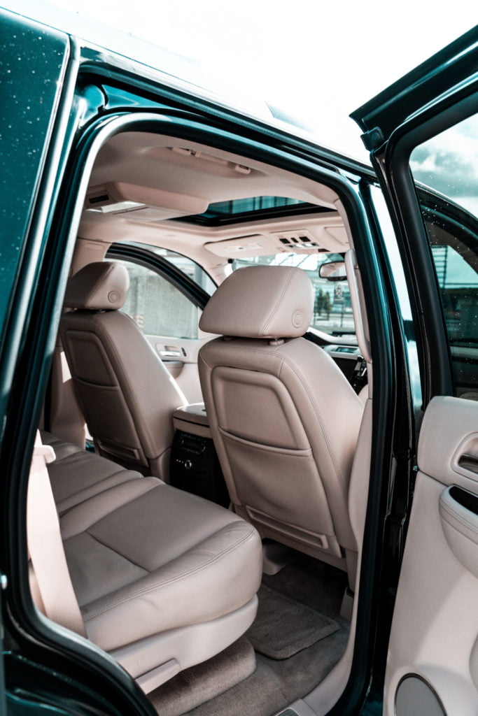 Cadillac Escalade wypożyczalnia samochodów luksusowych Mestenza Rafał Grzebin