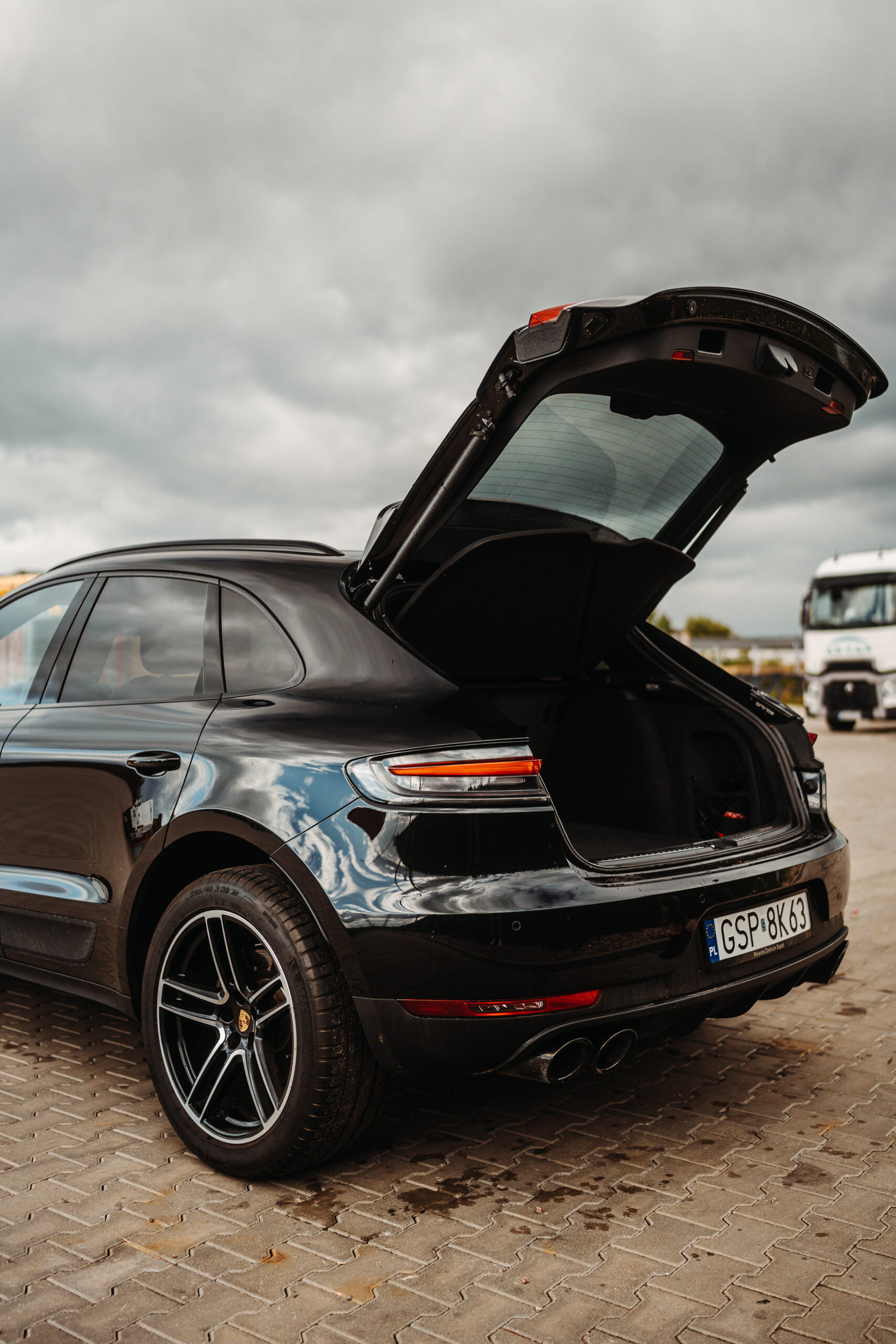 Wypożyczalnia samochodów Porsche Macan Gdańsk