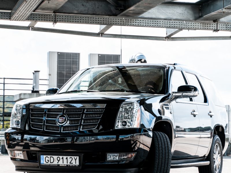 Luksusowe wyposażenie Cadillac Escalade: Komfort i technologia na najwyższym poziomie