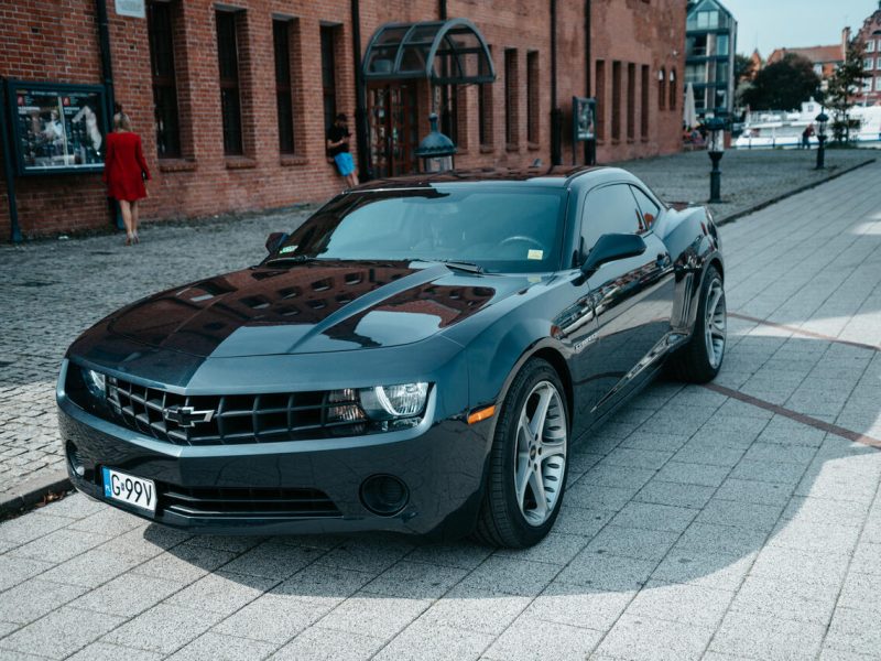 Jaka jest różnica między podsterownością a nadsterownością? Wypożyczalnia aut Trójmiasto