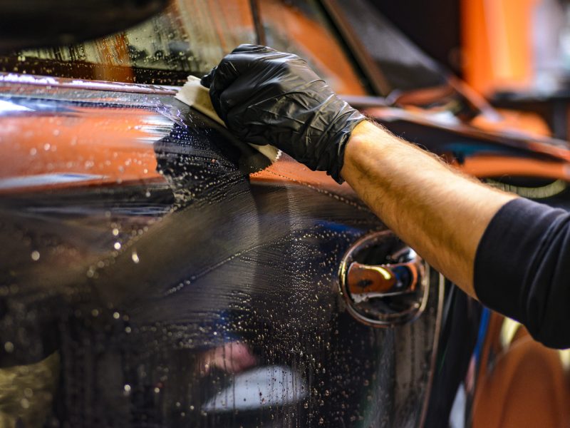 Polerowanie lakieru – jak to zrobić by auto błyszczało?